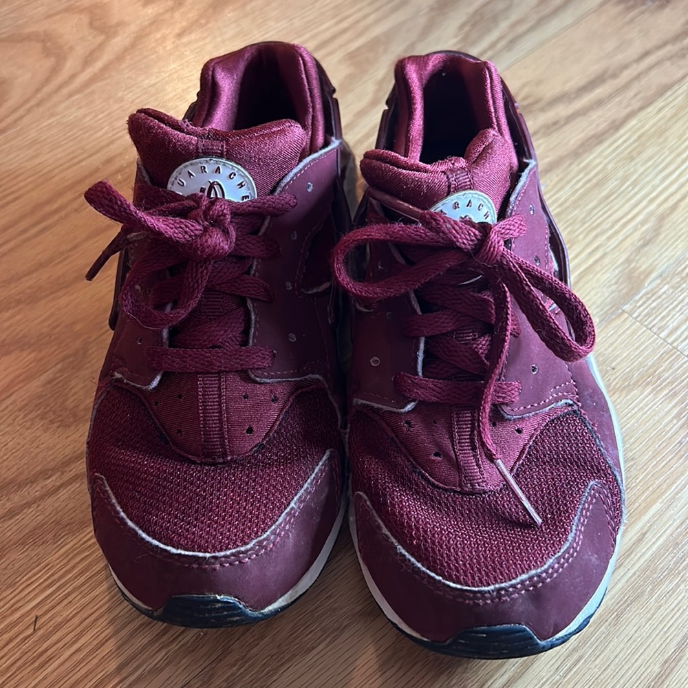 Nike Hurache size 1.5 color maroon